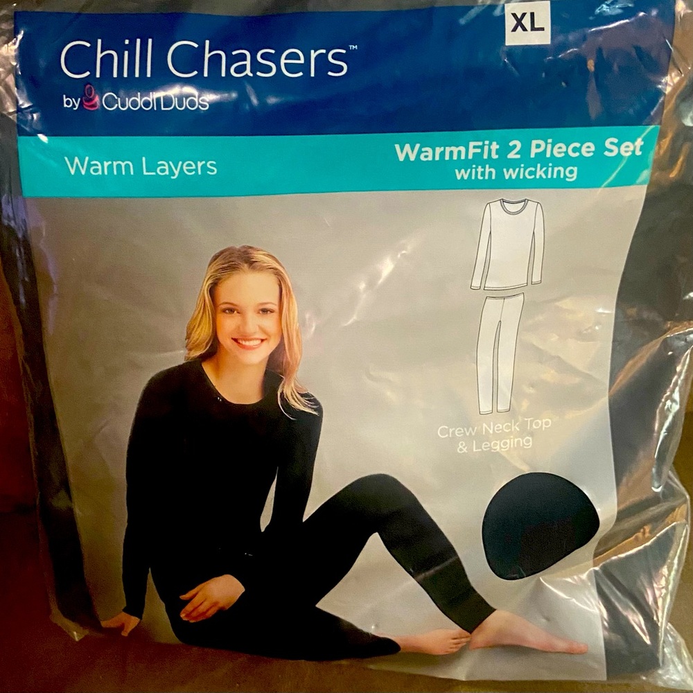 Chill Chasers by Cuddl Duds Black warm fit 2 Piece Set with wicking